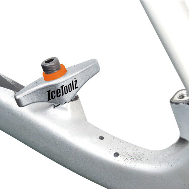 Load image into Gallery viewer, IceToolz Shuriken Disc Mount Facing Tool - Use
