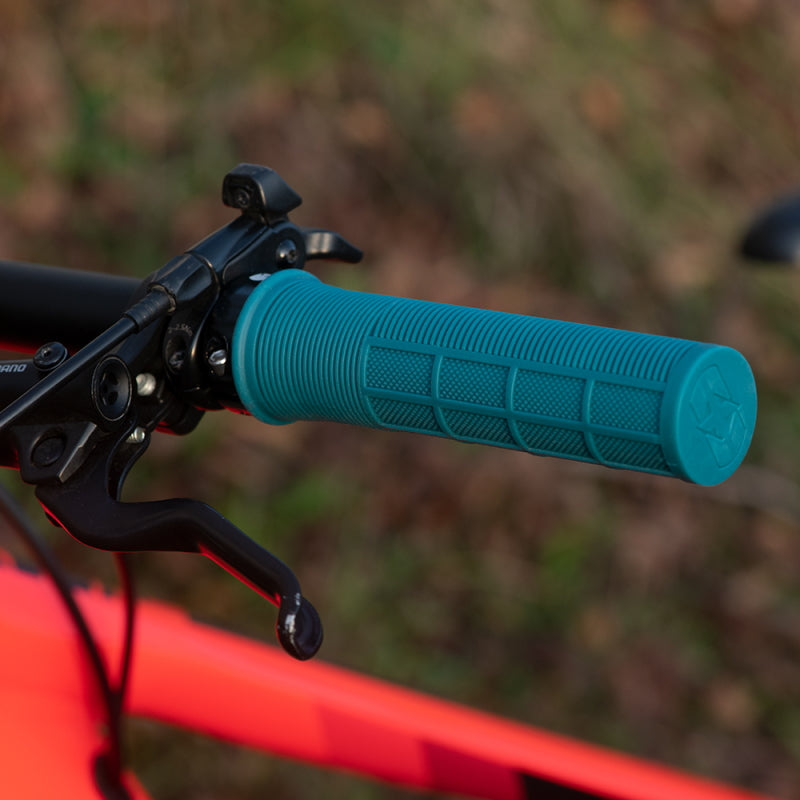 Load image into Gallery viewer, Oxford Driver Lock-On Grips Blue - In Use