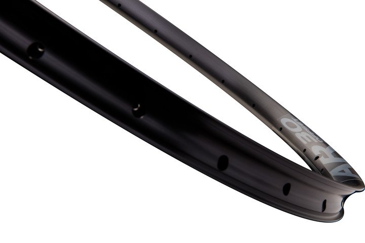 Load image into Gallery viewer, AR 30 Offset Rim Detail