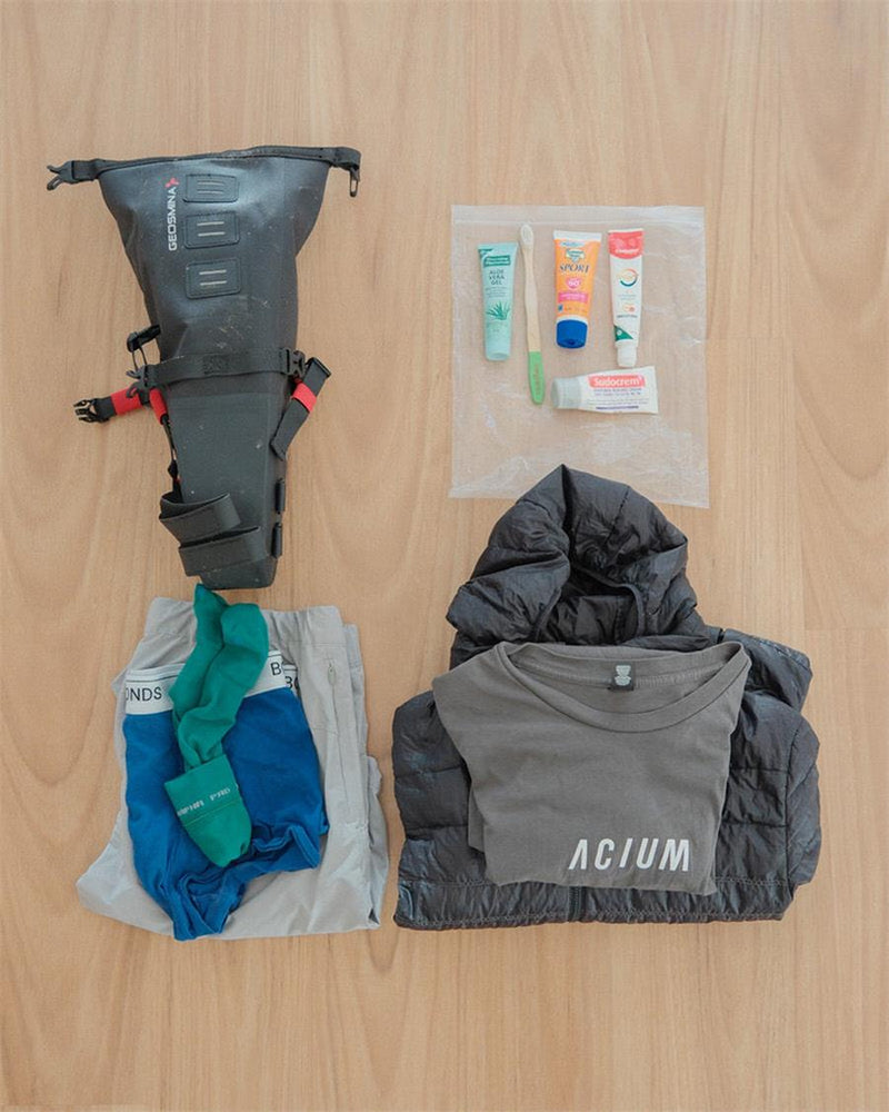 Load image into Gallery viewer, Geosmina You Dee Seat Bag capacity