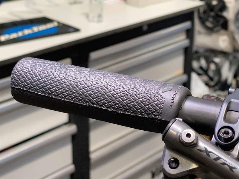 Load image into Gallery viewer, AMS EXTRALIGHT GRIPS - Product 4 web