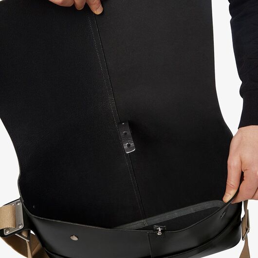 Load image into Gallery viewer, Brooks Barbican Leather Bag - Black