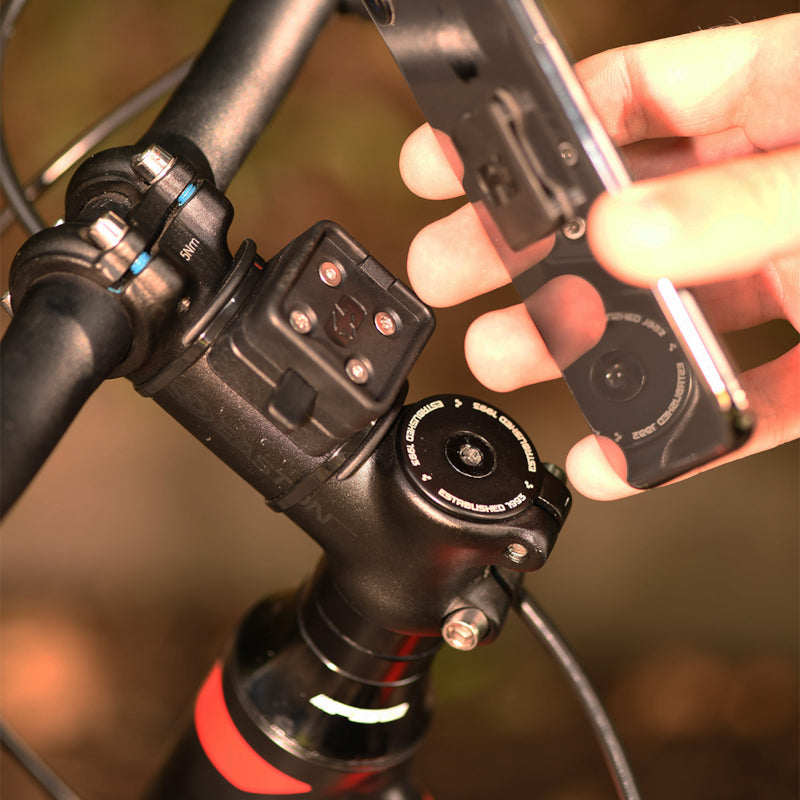 Load image into Gallery viewer, Oxford Cliqr Smartphone Holder Handlebar/Stem Mount - Mounting
