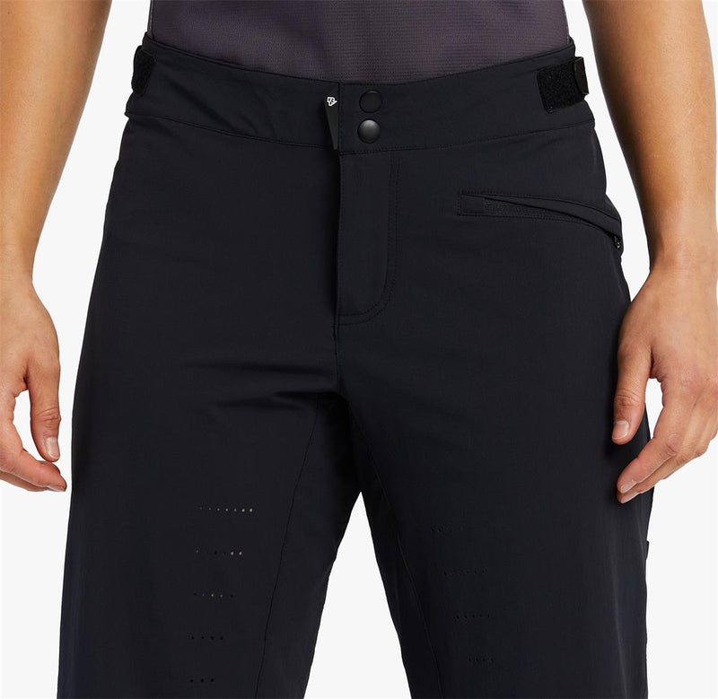 Load image into Gallery viewer, Womans_Indy_Shorts_Black_detailb_3_pdp_3x
