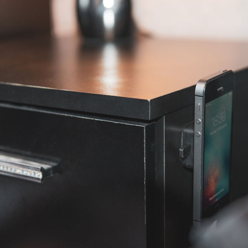 Load image into Gallery viewer, Oxford Cliqr Smartphone Holder Surface Mount - Situation

