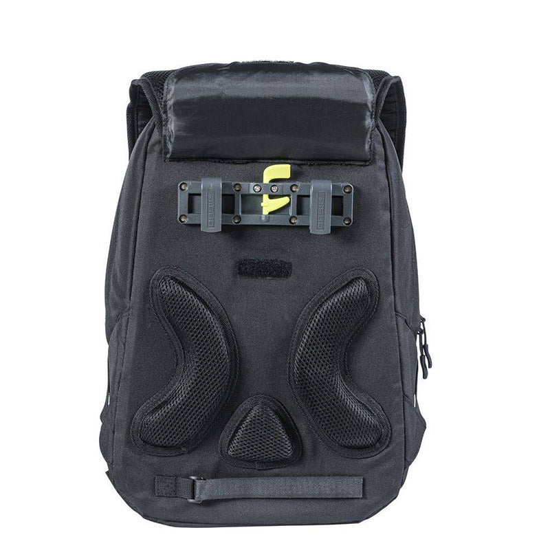 Load image into Gallery viewer, basil-flex-backpack-bicycle-backpack-black hook on
